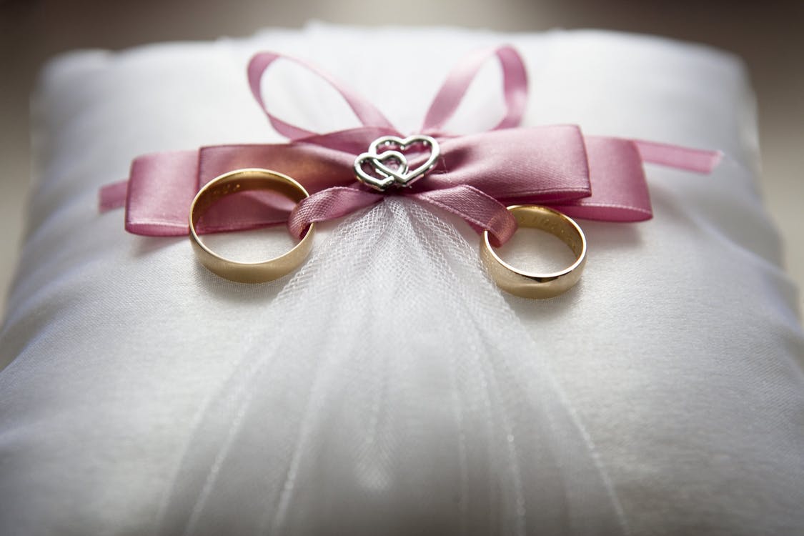 Milyen különbségek vannak a férfi és a női karikagyűrűk között?